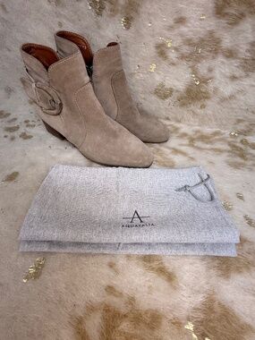 Aquatalia Leather Suede Water Resistant Taupe Bootie Almond Toe Tan Size 7.5